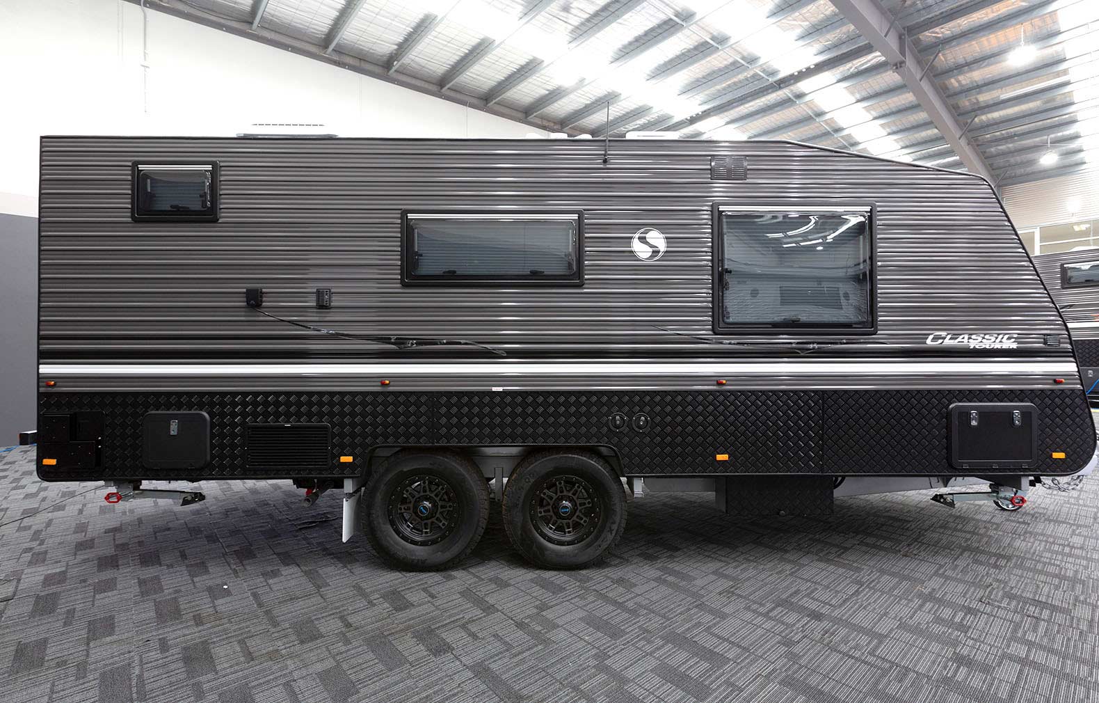 supreme classic tourer caravan